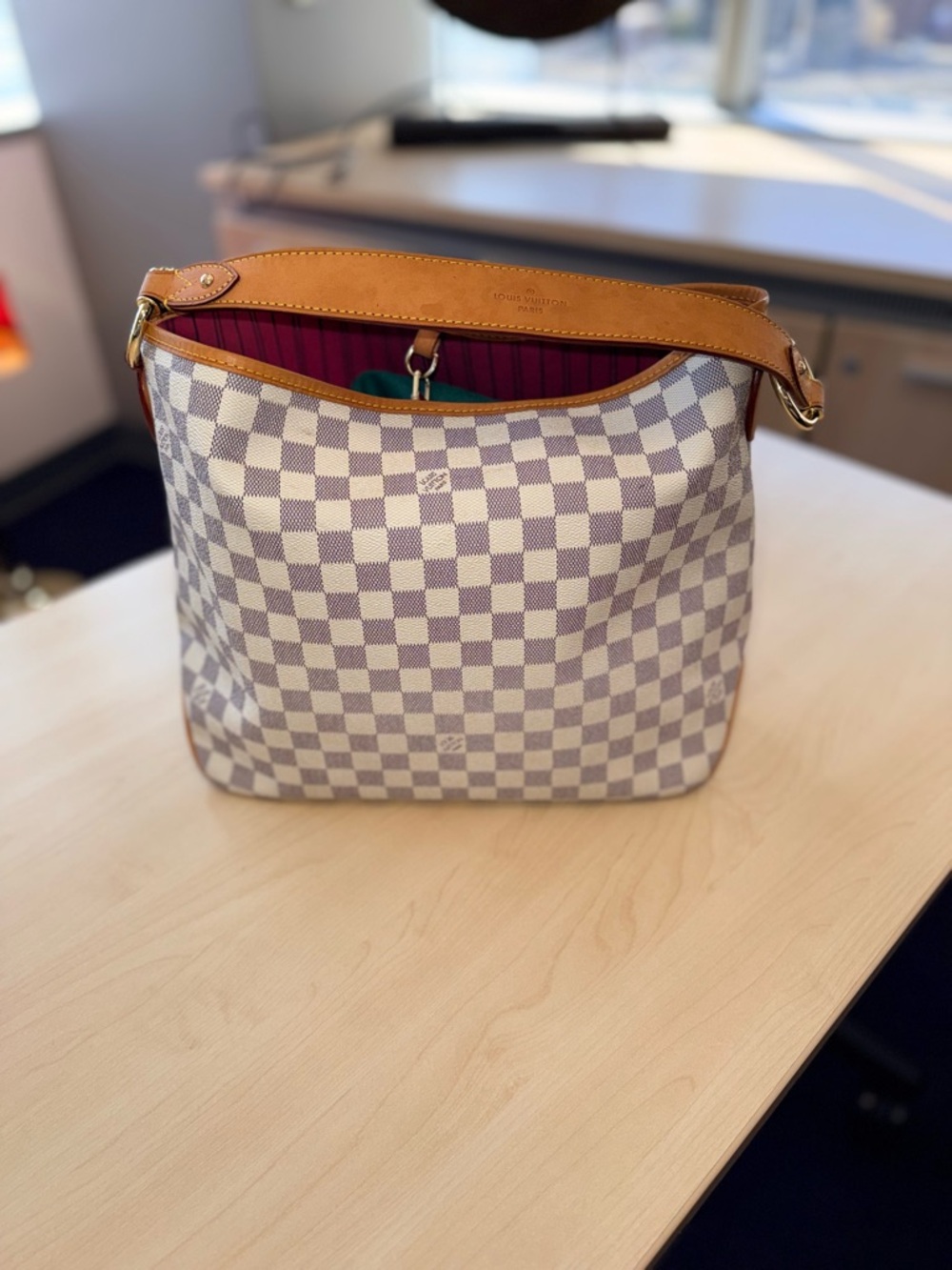 Designer Louis Vitton Checkered Shoulder Bag in Cream and Tan - Picture 4 of 8